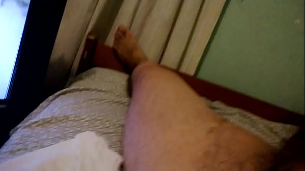 Download Video - ME MASTURBO MUY EXCITADO MIRANDO UN VIDEO XXX