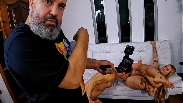 Download Video - Por tr&aacute;s das c&atilde;meras com Loira Luxx