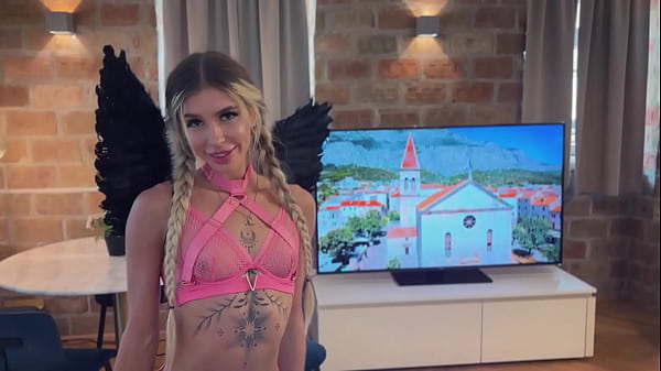 Model(Mis)Behaviour - New starlet Annabella Blue on her way to fame