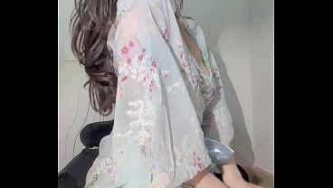 穿着透明内衣自慰,我又高潮了好爽!