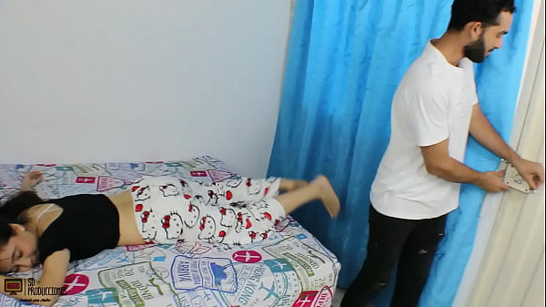Download Video - Me follo a la puta de mi hermanastra despu&eacute;s de llegar de una fiesta - Porno en Espa&ntilde;ol