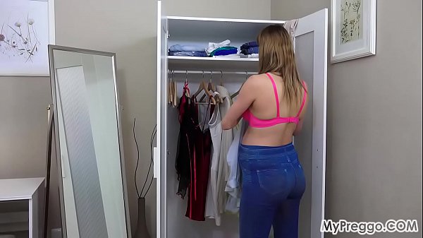 Fashion Show Leads to Hot Masturbation!