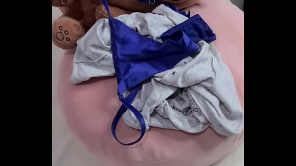 Wanna see how that thong get so wet??... go to bolivianamimi