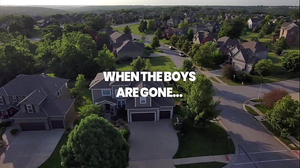 ERIKA & DOLCE DYKIN' OUT