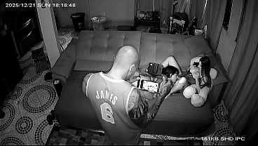 Marido filma esposa tendo relação sexual com mulher.
