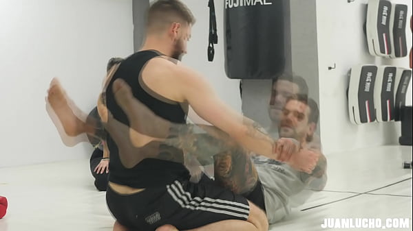 Download Video - GYM SERIES VICIO EN LOS VESTUARIOS Parte 1