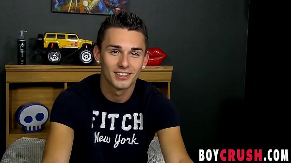 Skinny homo thug Jacobey London strips and wank...