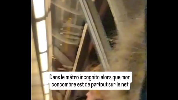  Moi Dans Le Métro Alors Que Tout Internet As Vu Mon Concombre Dorée    Et Toi Tu Fais Attentions Aux Personnes Dans Le    
