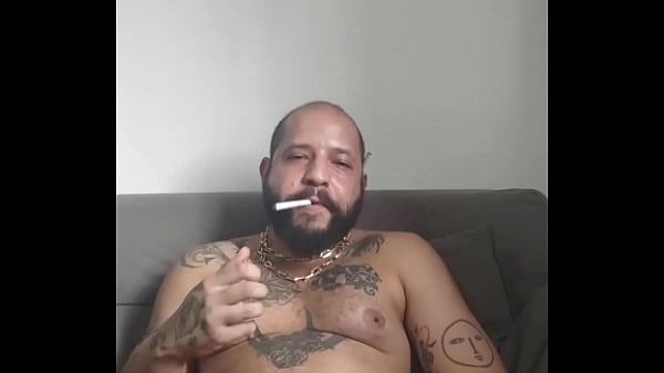 Adoro gozar e fumar enquanto a gente conversa