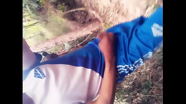 Chico masturbable