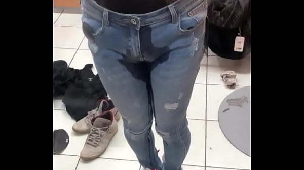 Submissive pee