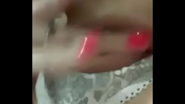 La Femme Excitée Jecika Joue Avec La Chatte