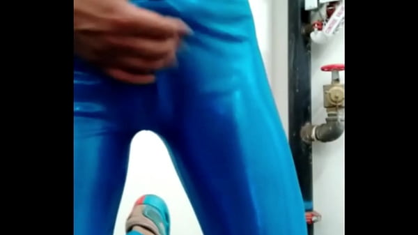 Zentai – Hombre Masturbándose En Traje De Spandex