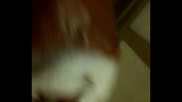 JUGANDO EN EL BAÑO, ALGUIEN ME DA UNA MANITA, O...