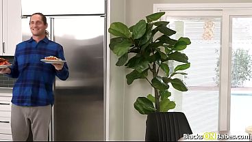 Cuck guy watching bff make his gf squirt