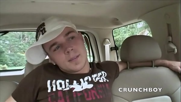 3265 jeuen latino bais&eacute; par son pote gay