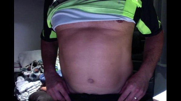 Download Video - Masturbandome excitado viendo v&iacute;deos calientes