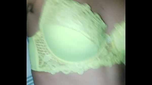 Masturbando con ropita interior