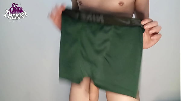 Download Video - Ad0lecente dotado provando cuecas antes de ir estudar