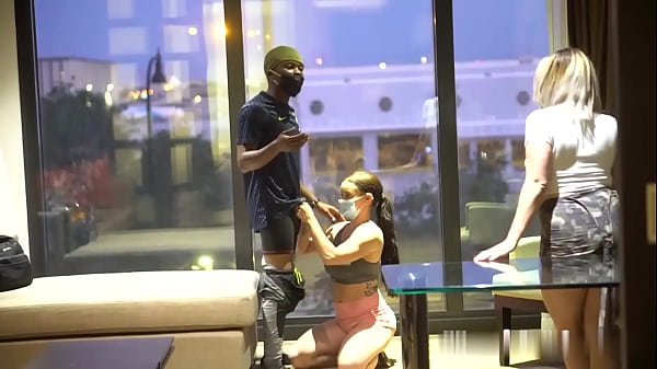 Sucking Dick THorugh the Mask : BLOWDEMIC