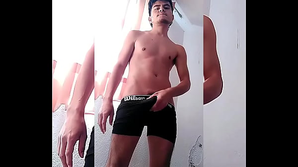 Download Video - AS&Iacute; RECIBO A MI BRO CON LA VERGA DE FUERA PARA QUE SE RELAJE CUANDO LLEGA DEL TRABAJO