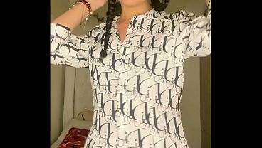 Carmen Sexy 21 Yr Old Latina Babe Makes Spicey SFW Selfie Clips