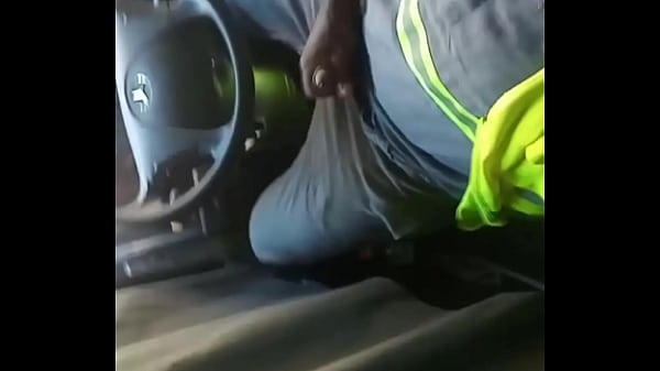 Download Video - Antes de pegar viagem na estrada resolvi bater uma no caminh&atilde;o