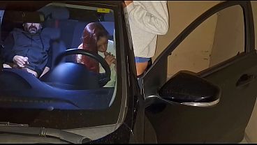 Download Video - Corno deixa esposa com bunda na janela do carro para dogging estranhos a fodem&excl;