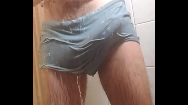 Não posso usar sunga na praia