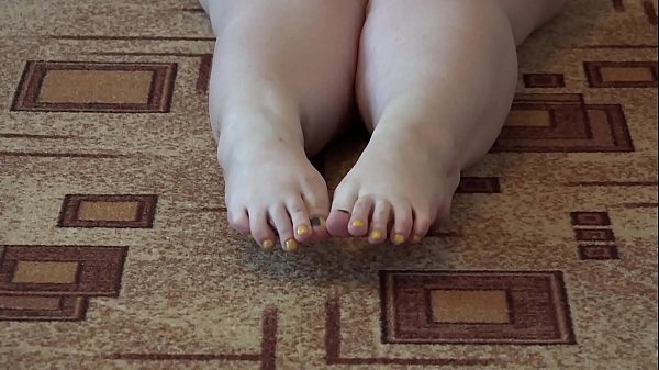 Download Video - A fat girl in pantyhose licking her legs and masturbating PAWG