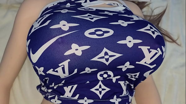 Me Aprovecho de las Grandes Tetas de mi Madrast...