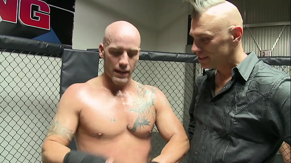 Battle bang between Derick Pierce and Tyler Knight