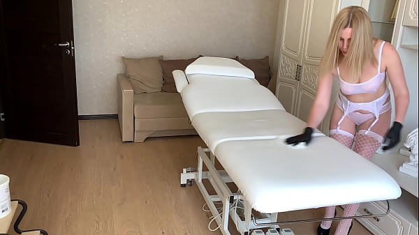 Oh, it's bliss to look at the Beautiful Mistress and masturbate.