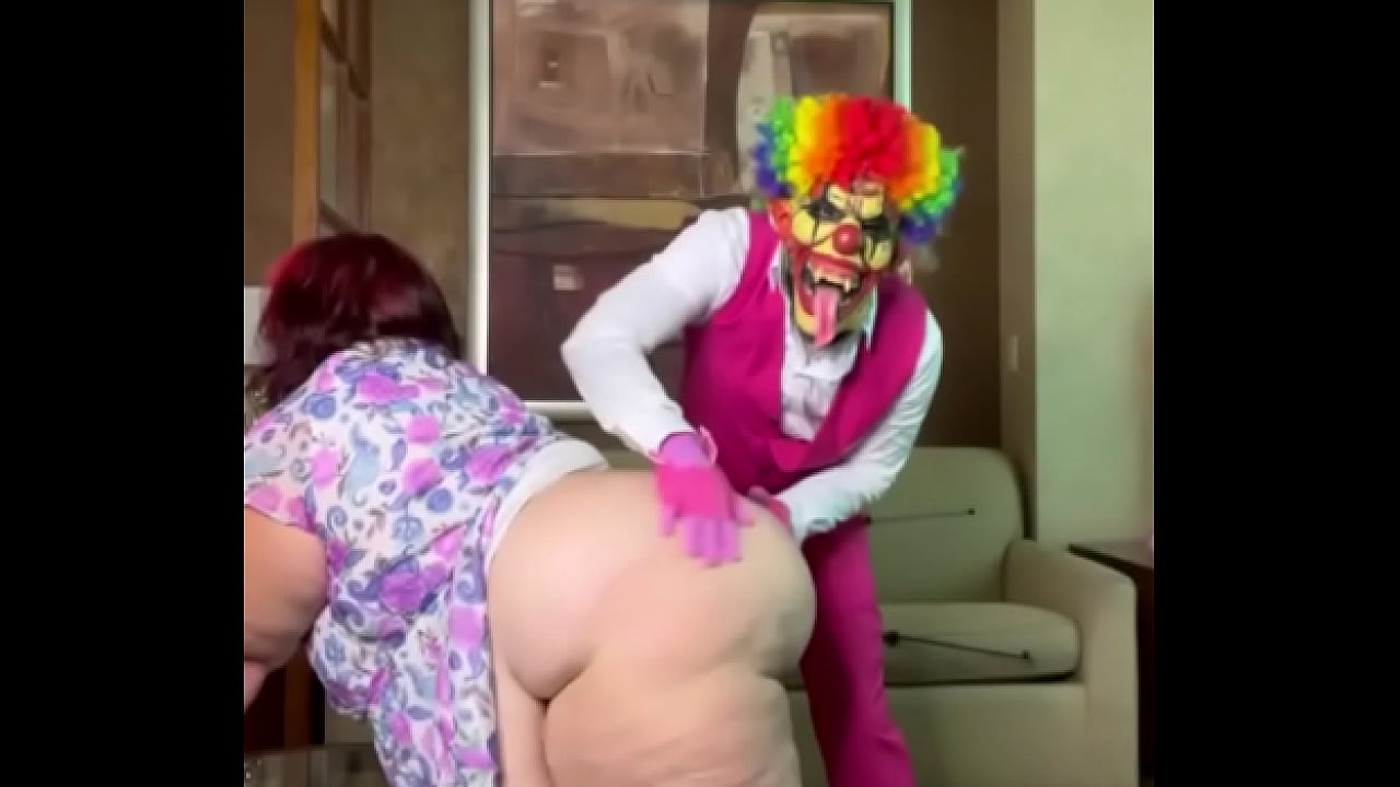 Natalie Kinky visita el circo por primera vez y se divirtió mucho
                    tits ass white redhead whore huge ass big ass bbw ginger big tits clown cosplay clowns white slut natural tits las vegas gibby the clown natalie kinky muchos negros