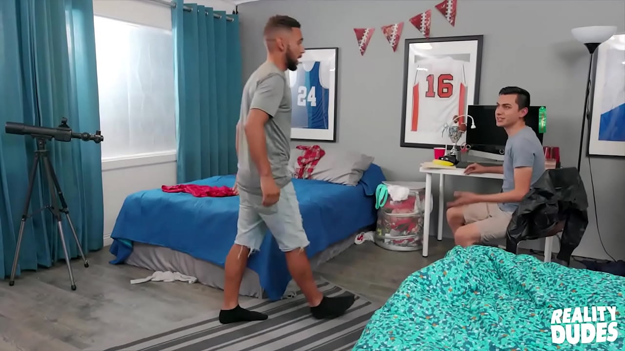 (Chris Manning) hace todo lo posible por relajarse (Ricky Daniels) antes de que comience su juego - Reality Dudes
                   cumshot cum blowjob handjob doggystyle gay muscle missionary bareback hunk spooning reverse cowboy side fuck reality dudes muchos negros