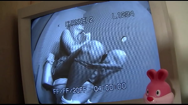 White slut cheats on her boyfriend at the gloryhole