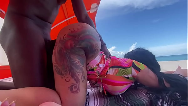 Download Video - Have you ever saw seen this&quest;&quest;&quest;&quest; FUCKING 2 SLUTS at PUBLIC BEACH
