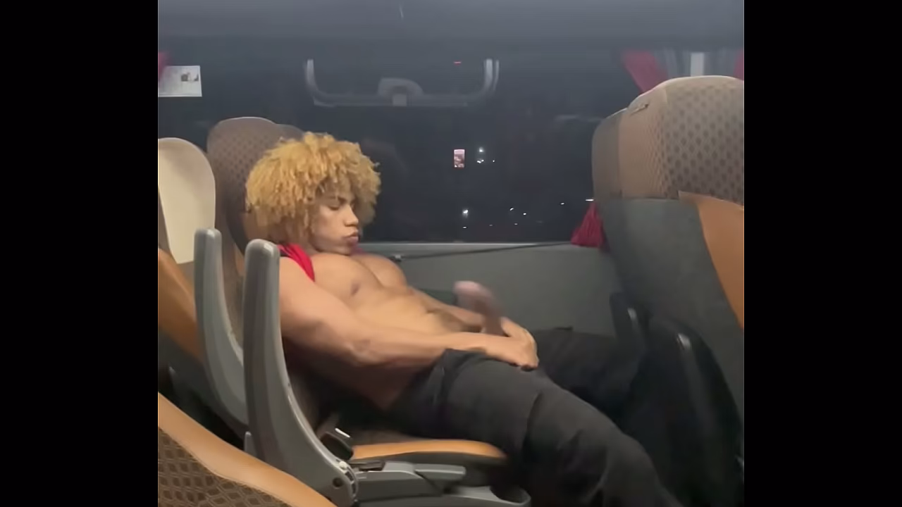 BATENDO PUNHETA NO BUSAO