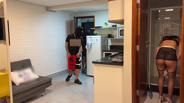L@dro&s eats the ass of the young cleaning lady (maid)