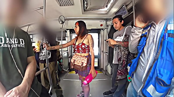 Buscando Polla En El Metro Con Tanga Y Minifalda, Dime Qu� L�nea Tomas