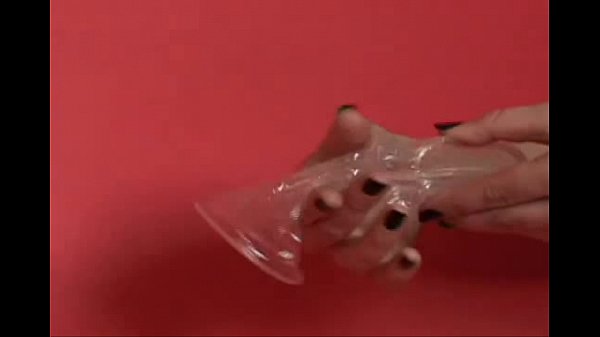 thumb using female condoms