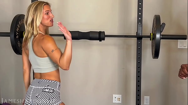 HOTWIFE SEDUCES PERSONAL TRAINER