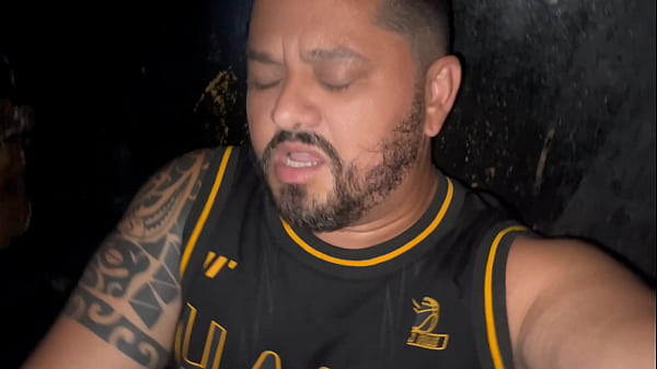 Dois machos dominadores fazem passivo de putinh...