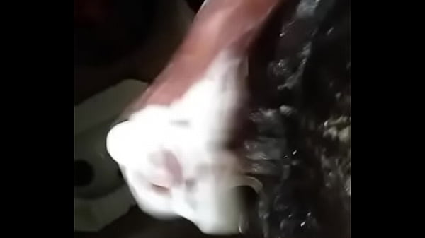 Habos kézzel vertem a farkam