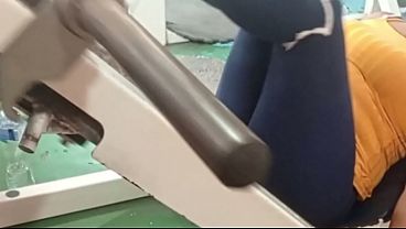 私は既婚女性をジムに誘った。
