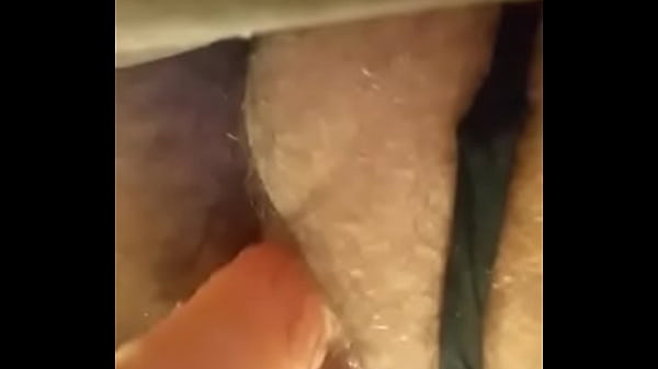 Brincando com vibrador e calcinha da esposa.