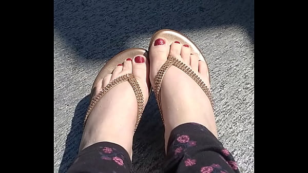 Raven Quick Feet Peek
