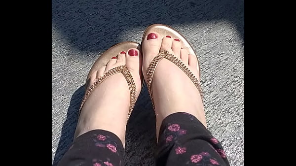 Raven Quick Feet Peek