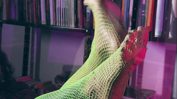 She Is A Pervert Addicted To Feet