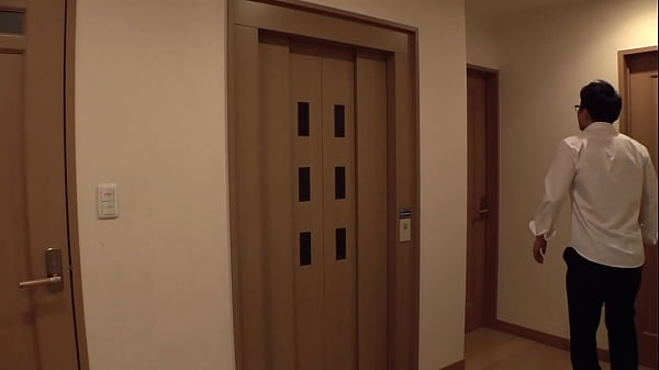 https://bit.ly/3IlXNZc A neat and clean friend's older sister is masturbating addicted!? I witnessed the appearance of convulsions climaxing many times with intense masturbation with squirt, and I thought that I would get angry for my peeping but.[Pa
